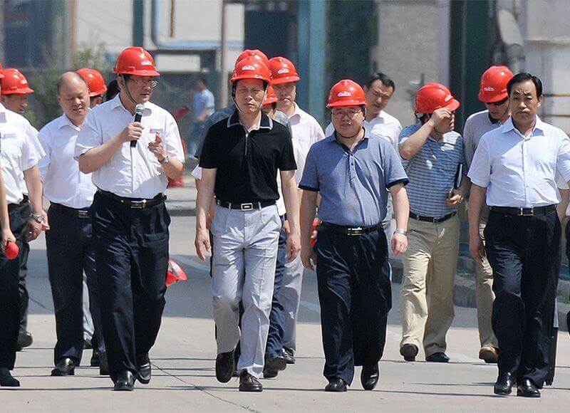 2013年6月27日，时任河南省省长谢伏瞻（左二）视察永利yl23455。