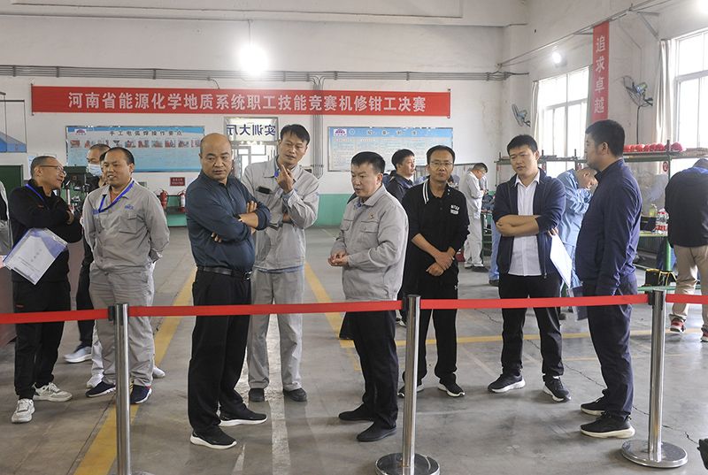 河南省能源化学地质系统职工职业技能竞赛机修钳工决赛在濮阳园区成功举办 ——濮阳园区包揽个人前四名，获团体第一名