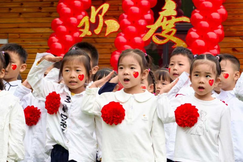 庆国庆 童心共绘中国梦